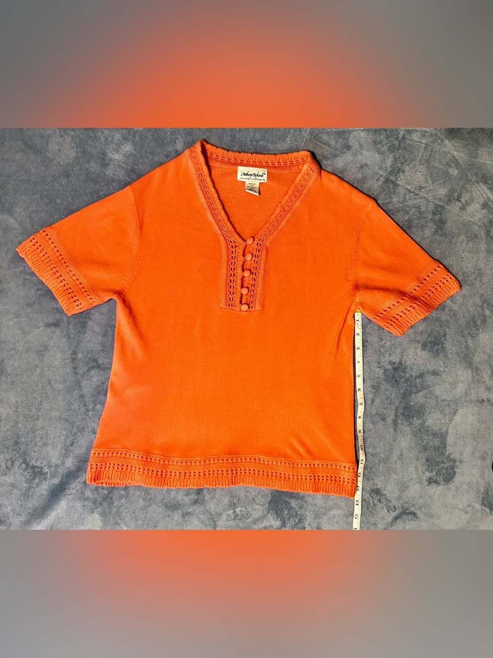Vintage-inspired Coral Knit Short Sleeve Top